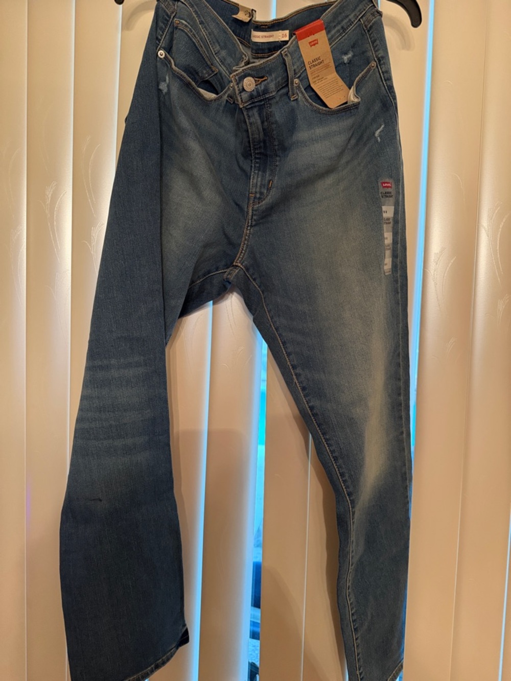 Levi's Women's Straight Leg Jeans in Medium Blue Wash